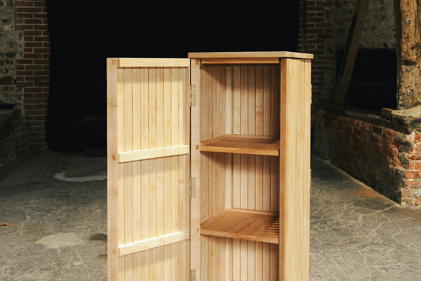 Slatted ash corner unit