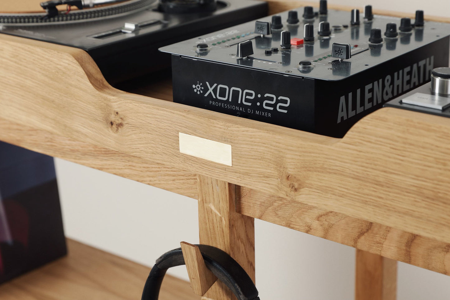 Oak DJ console